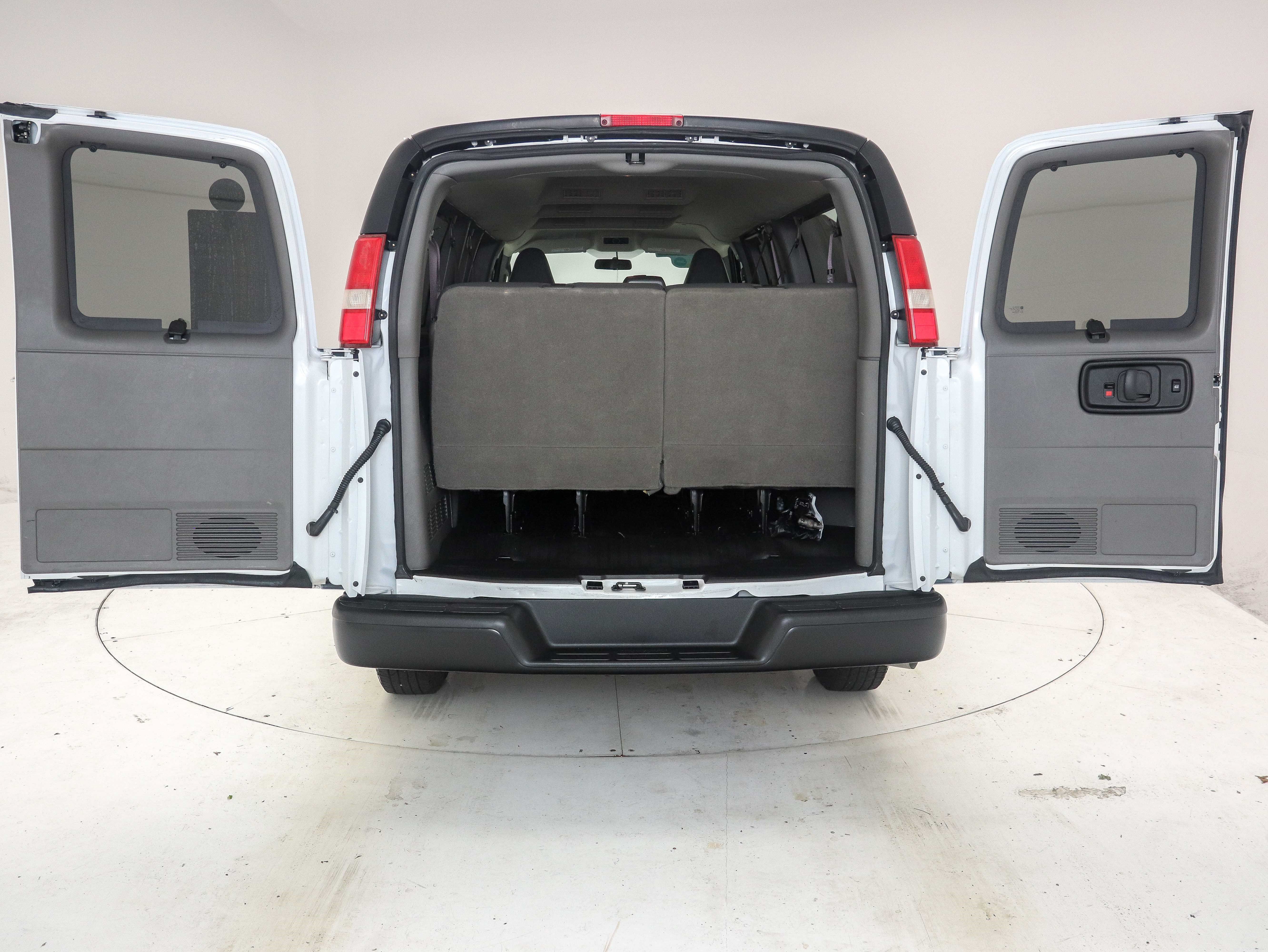 Used 2017 Chevrolet Express 3500 LS w/ Cold Climate Package RWD image 10