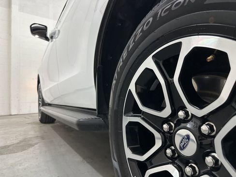 Used 2024 Ford Expedition XLT RWD image 19
