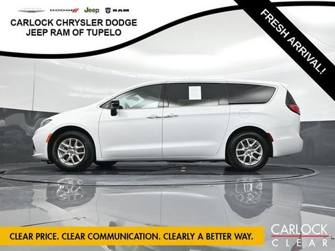 Used 2025 Chrysler Pacifica Select FWD image 61