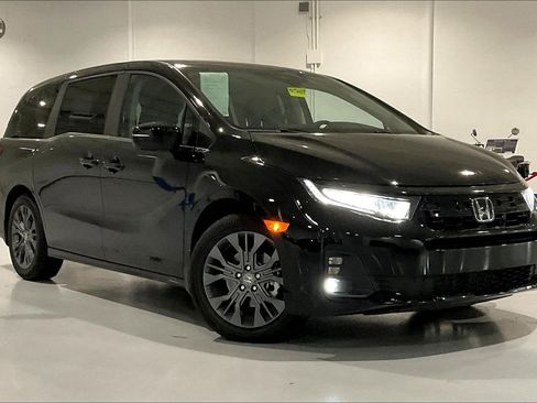 Used 2025 Honda Odyssey Touring image 2