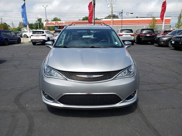 Used 2020 Chrysler Pacifica Limited w/ 8-pass Seating Package FWD image 2