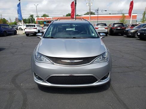 Used 2020 Chrysler Pacifica Limited w/ 8-pass Seating Package FWD image 2