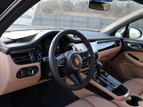 New 2026 Porsche Macan image 4