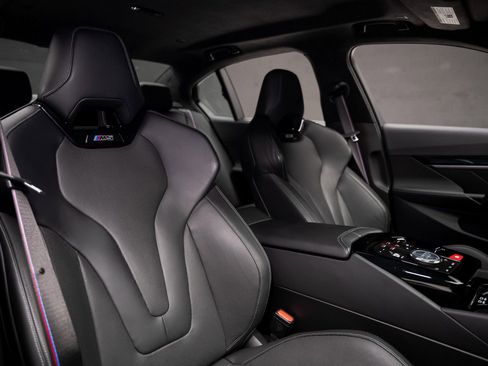 Used 2025 BMW M5 w/ Carbon Package image 68