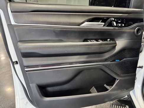 Used 2025 Jeep Grand Wagoneer L Series III w/ Quick Order Packagew 28T image 12