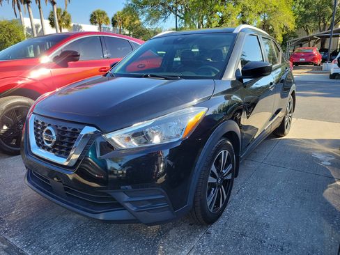 Used 2020 Nissan Kicks SV image 2