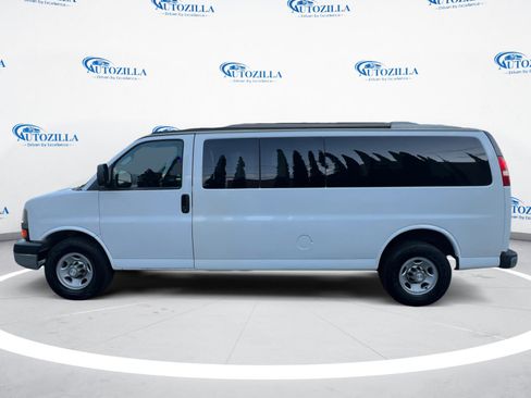 Used 2016 Chevrolet Express 3500 LT w/ LT Preferred Equipment Group image 2