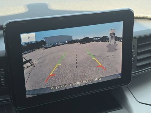 Used 2024 Ford Explorer XLT RWD image 30