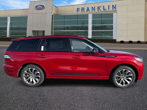 New 2026 Lincoln Aviator 2WD w/ Jet Appearance Package image 8
