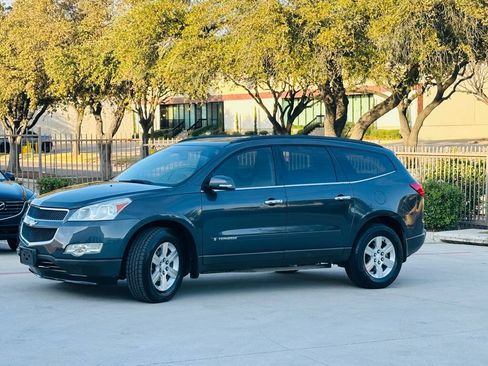 Used 2009 Chevrolet Traverse LT FWD image 4