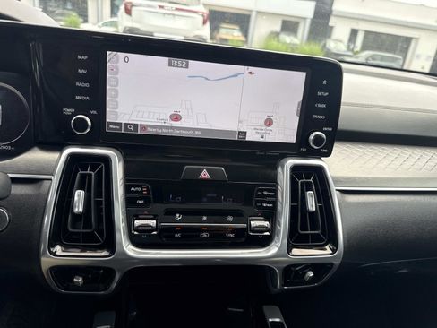 Used 2023 Kia Sorento SX AWD/4WD image 25