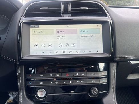 Used 2017 Jaguar F-PACE S image 29