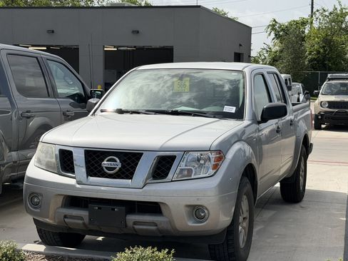 Used 2019 Nissan Frontier SV w/ Value Truck Package RWD image 11