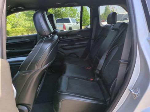 Used 2025 Jeep Grand Cherokee Altitude AWD/4WD image 13