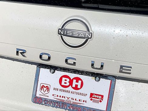 Used 2023 Nissan Rogue SV image 30