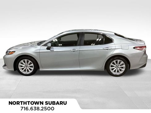 Used 2018 Toyota Camry LE image 2