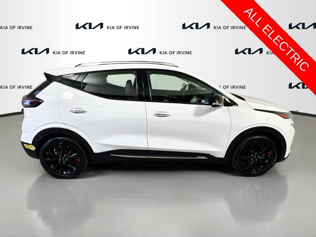 Used 2023 Chevrolet Bolt EUV Premier w/ Sun & Sound Package FWD image 8