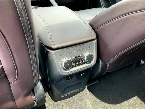 Used 2025 Ford Explorer Platinum RWD image 12
