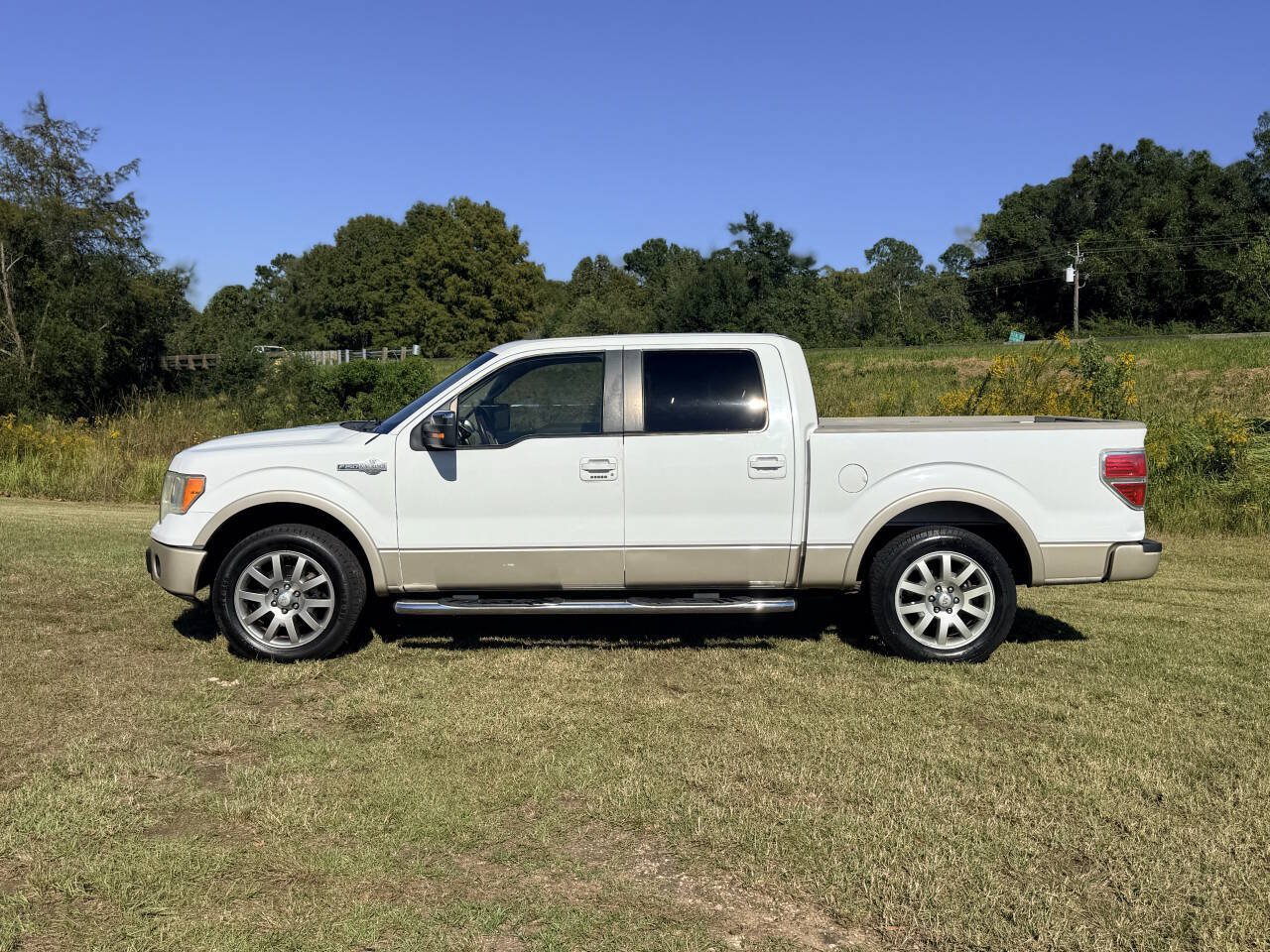 Used 2010 Ford F150 Lariat RWD image 2