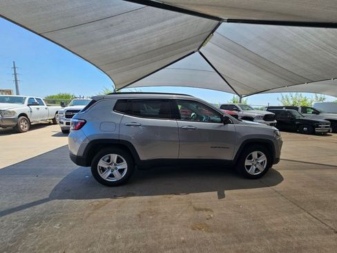 Used 2022 Jeep Compass Latitude w/ Sun and Sound Group FWD image 4