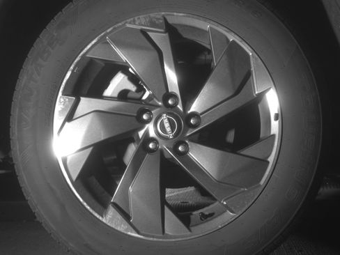 Used 2025 Nissan Rogue SV image 15