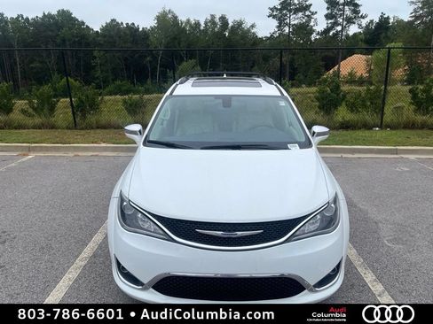 Used 2020 Chrysler Pacifica Limited FWD image 5