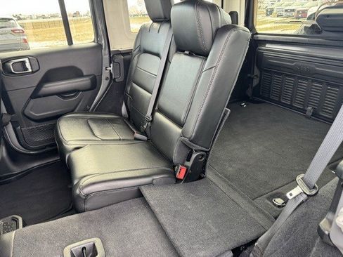 Used 2023 Jeep Wrangler Unlimited Sahara image 31