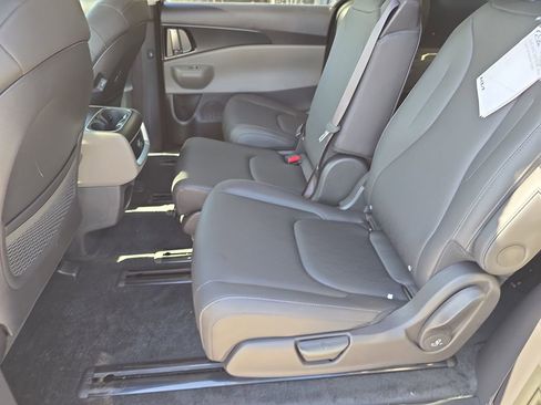 New 2026 Kia Carnival FWD image 16