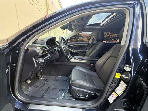 Used 2017 Lexus IS 200t RWD image 7