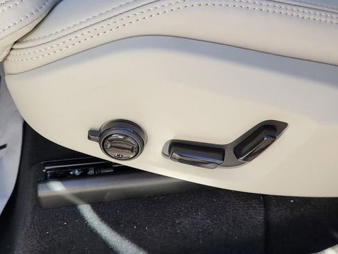 New 2025 Volvo XC90 B6 Ultra w/ Protection Package image 8