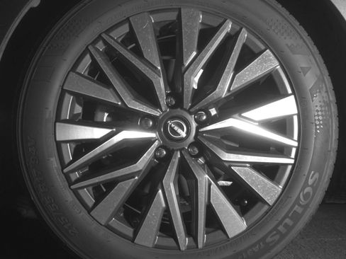 Used 2025 Nissan Altima 2.5 SV FWD image 15