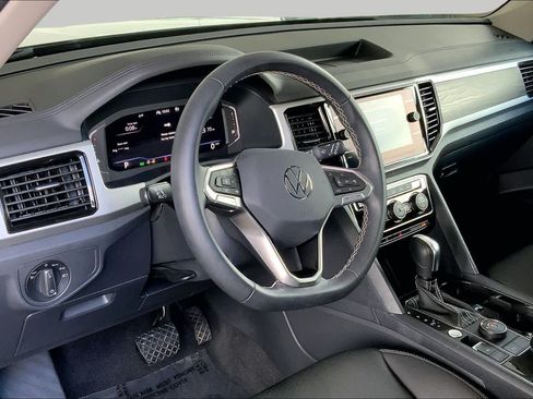 Used 2023 Volkswagen Atlas SE w/ Black Wheel Package AWD/4WD image 18