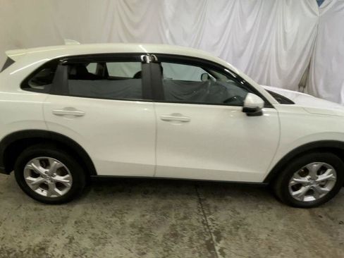 Used 2023 Honda HR-V LX image 9