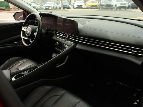 Used 2025 Hyundai Elantra Limited FWD image 23