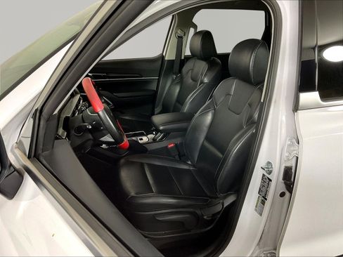 Used 2024 Kia Telluride LX FWD image 21