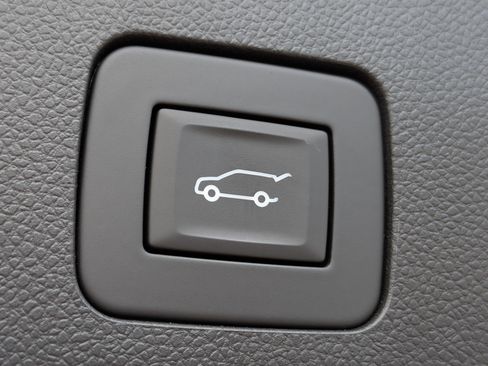 Certified 2023 Buick Encore GX Select w/ Sport Touring Package FWD image 18