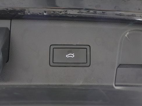 Used 2024 Volkswagen Atlas SE AWD/4WD image 19