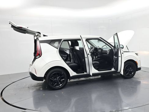 Certified 2025 Kia Soul LX w/ LX Technology Package FWD image 49