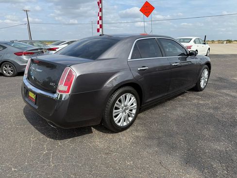Used 2014 Chrysler 300 C image 5