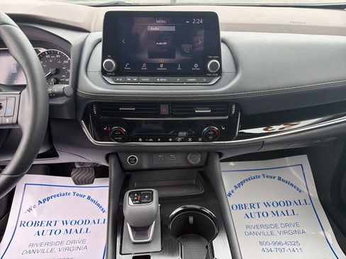 Used 2023 Nissan Rogue SL image 12