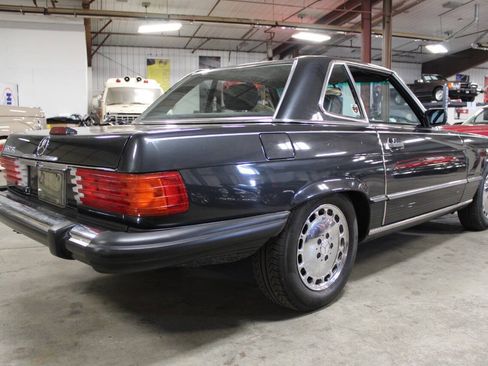 Used 1988 Mercedes-Benz 560 SL image 6