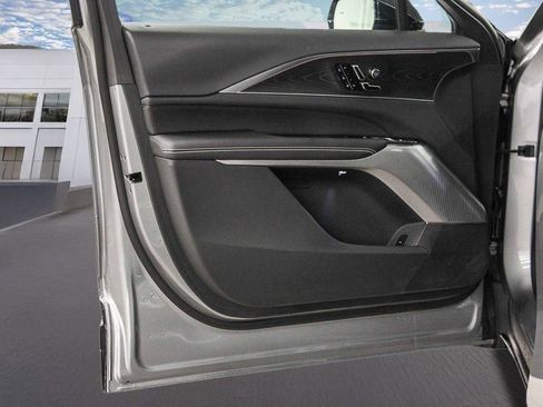 Used 2026 Cadillac Lyriq Premium Luxury image 27