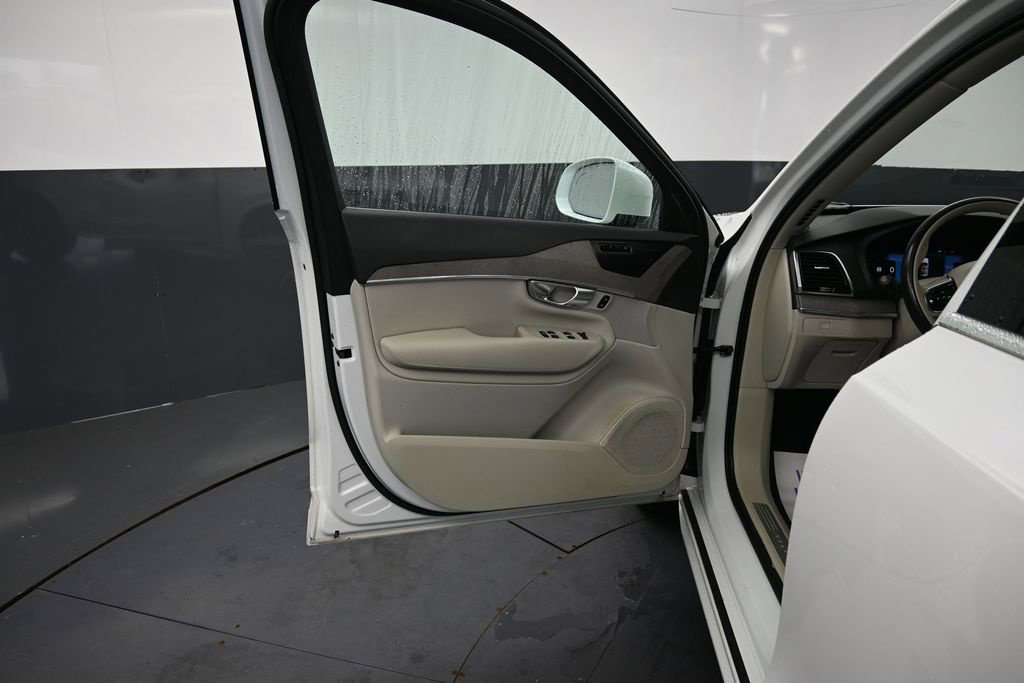 Used 2023 Volvo XC90 B6 Plus w/ Protection Package Premier AWD/4WD image 29