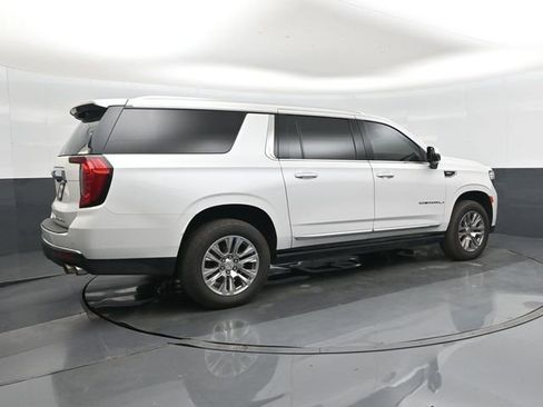 Used 2022 GMC Yukon XL Denali AWD/4WD image 4