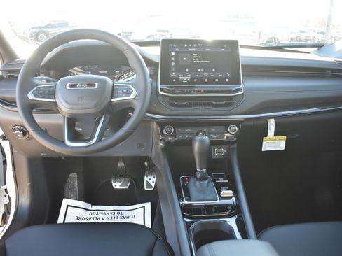 New 2026 Jeep Compass Latitude image 18