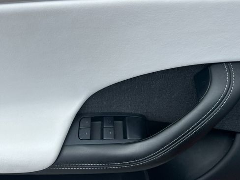 Used 2022 Tesla Model S AWD/4WD image 11