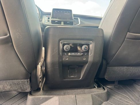 Used 2021 Chevrolet Tahoe Z71 w/ Z71 Signature Package image 17