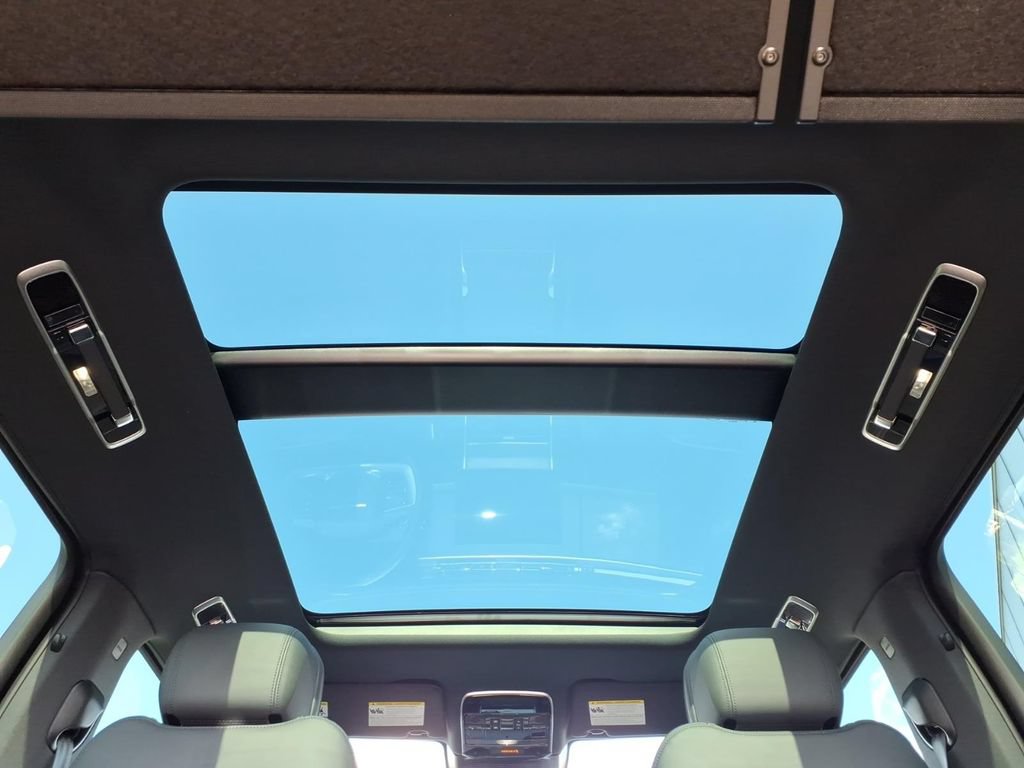 Certified 2026 Land Rover Range Rover SE AWD/4WD image 24