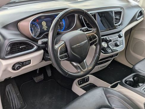Certified 2018 Chrysler Pacifica Touring-L Plus image 10