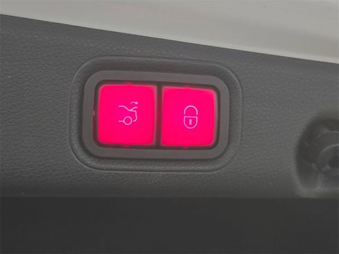 Used 2021 Mercedes-Benz E 450 4MATIC Sedan image 30